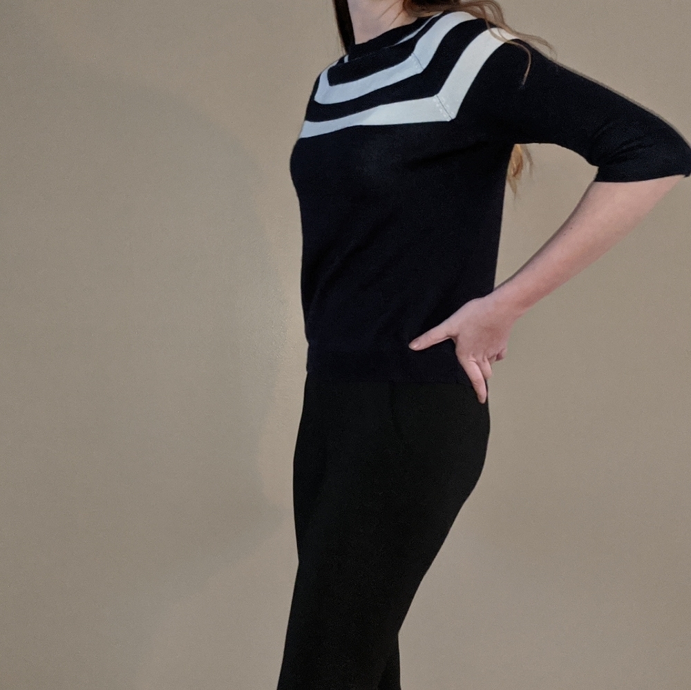 ☘️The Limited white striped black sweater - Picture 4 of 7